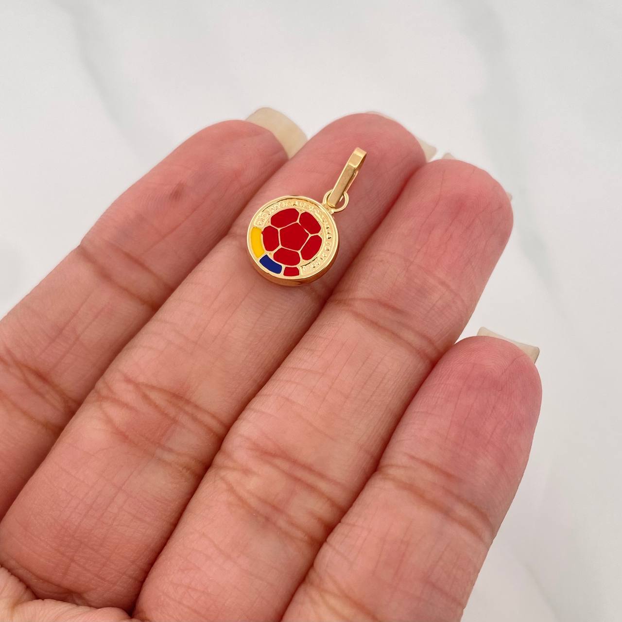 Dije Escudo Seleccion 0.7 g / 1.5 cm Oro Amarillo 18K