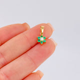 Dije Flor Driada Diamante 8pts Esmeraldas 9pts 0.75gr / 1.6cm / Oro Amarillo 18K