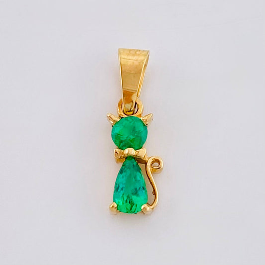 Dije Gato Esmeraldas 28pts 0.6gr / 1.5cm / Oro Amarillo 18K