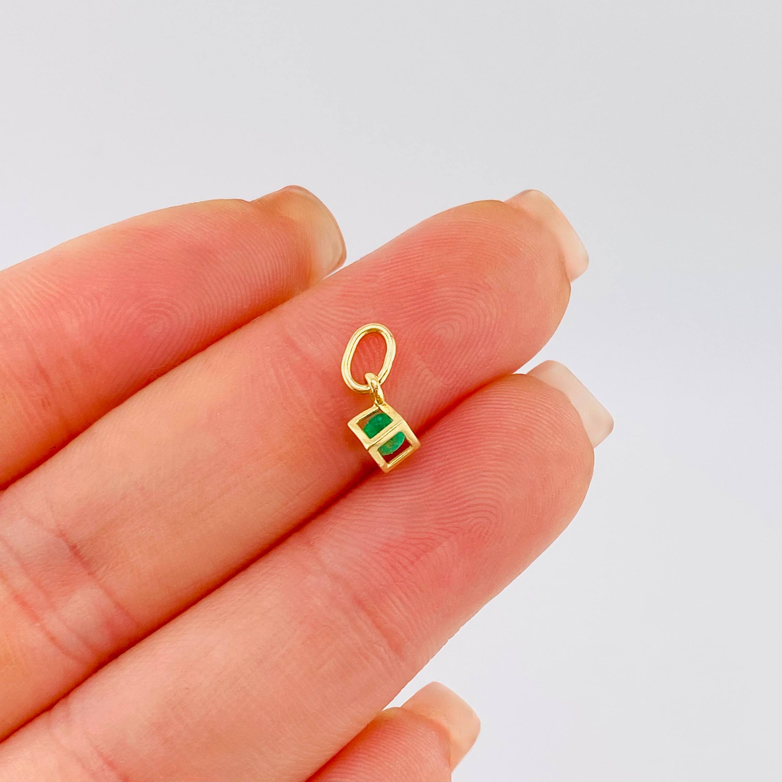 Dije Cubo Mini Esmeralda 11pts 0.35gr / 1.2cm / Oro Amarillo 18K ©