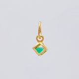 Dije Cubo Mini Esmeralda 11pts 0.35gr / 1.2cm / Oro Amarillo 18K ©