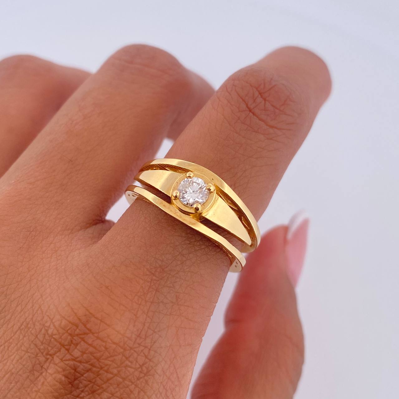 Anillo Tres Lineas 5.45gr / T6 / Diamante 28pts Oro Amarillo (Joya) &