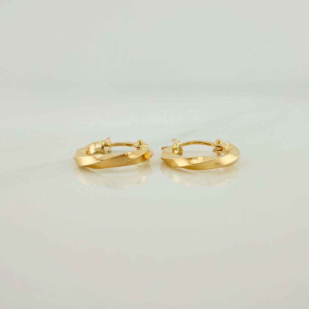 Candongas Kari 0.9gr / 1.5cm / Oro Amarillo 18K %