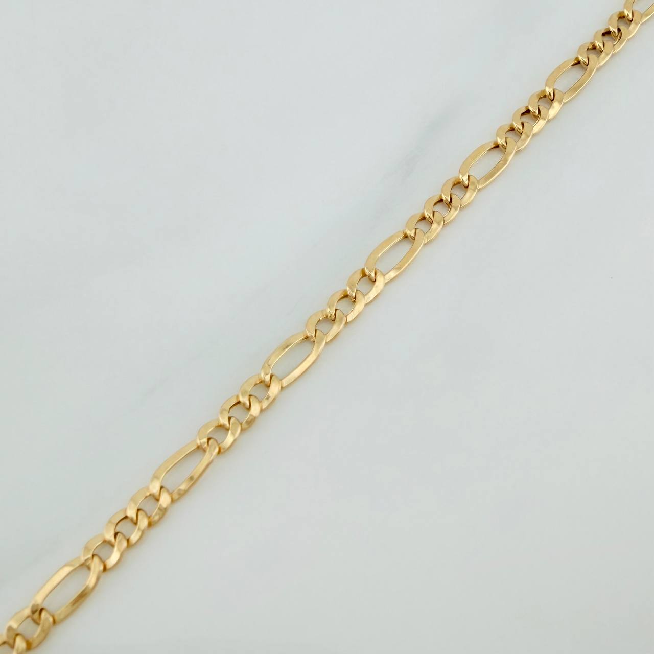 Pulso Figaro 2.4gr / 21cm / 4mm Oro Amarillo +1 18K %