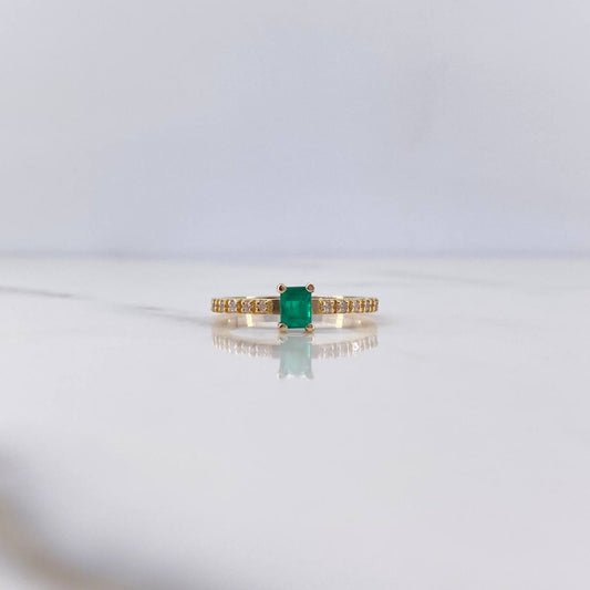 Anillo Solitario Churumbela 2.65gr / T7 / Esmeralda 43 Pts Diamante 20 Pts Oro Amarillo 18K (Joya)