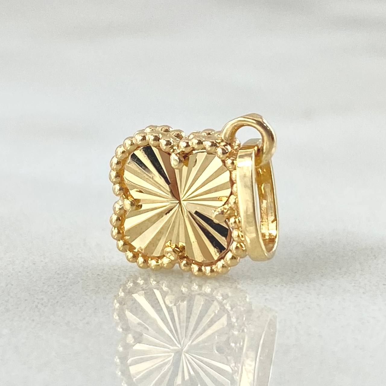 Dije Trebol Dorado 1.3gr / 1.8cm / Oro Amarillo Nac.Esp. 18K ©