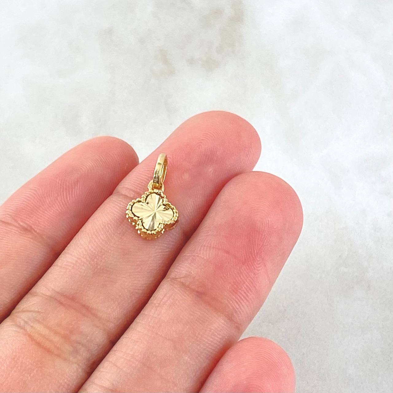 Dije Trebol Dorado 0.85gr / 1.5cm / Oro Amarillo Nac.Esp. 18K