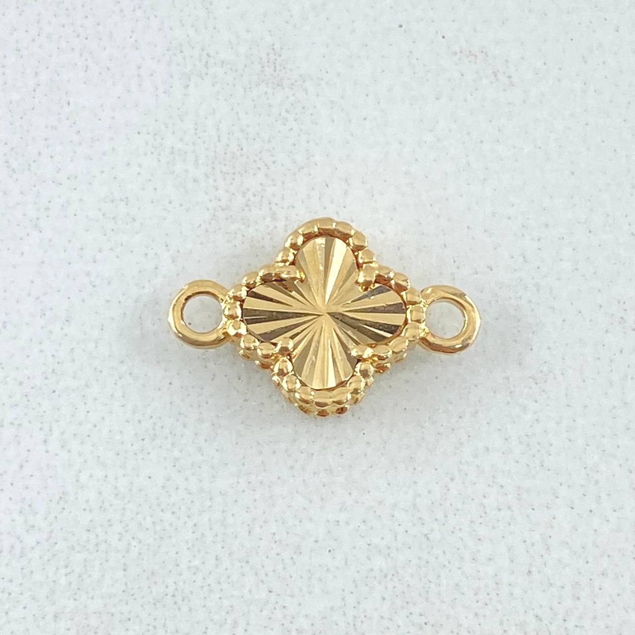 Herraje Trebol Dorado 0.7gr / 1.3cm / Oro Amarillo 18K