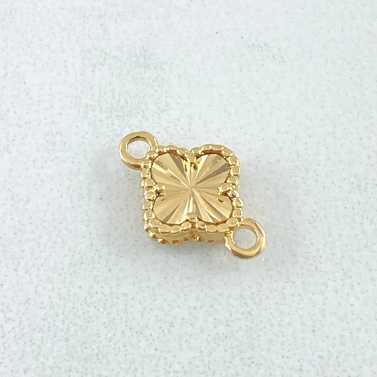 Herraje Trebol Dorado 0.7gr / 1.3cm / Oro Amarillo 18K