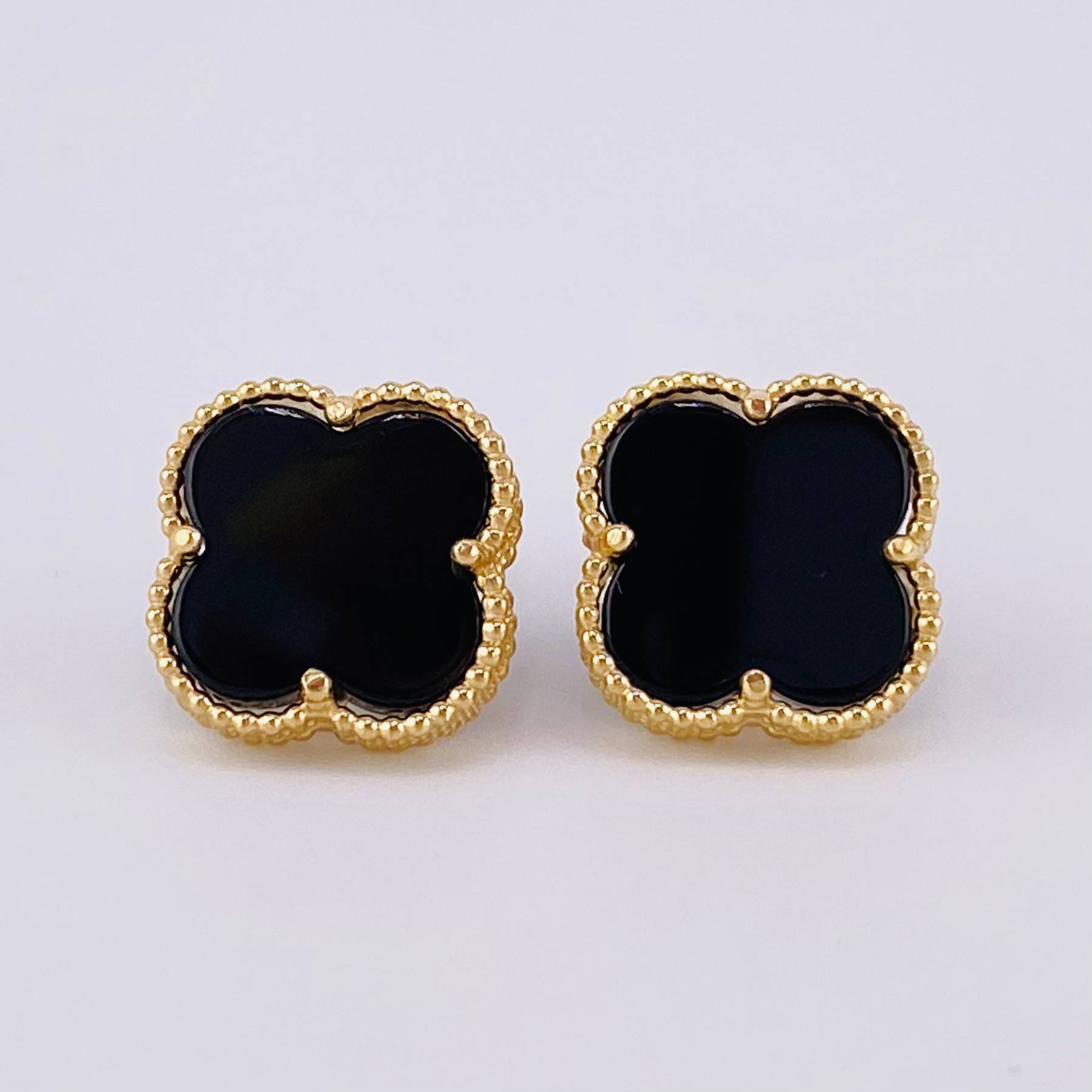Topos Trebol Onix 3.95 g / 12.2 mm Oro Amarillo 18K