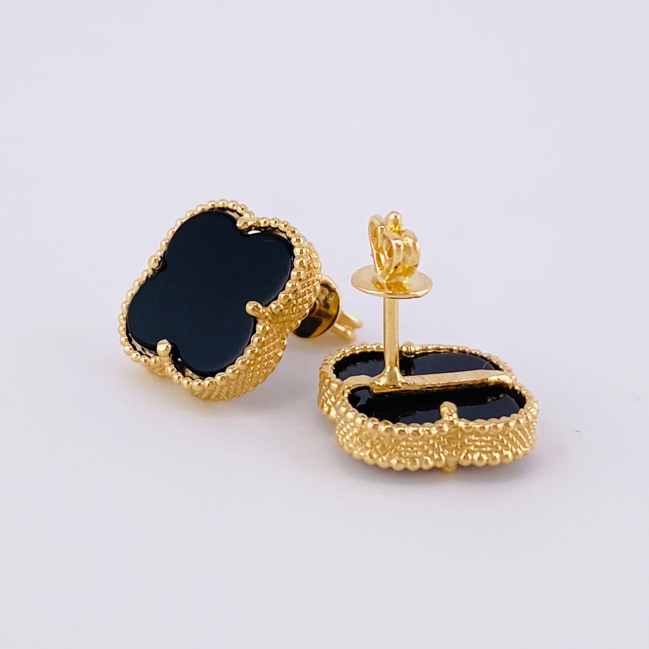 Topos Trebol Onix 3.95 g / 12.2 mm Oro Amarillo 18K