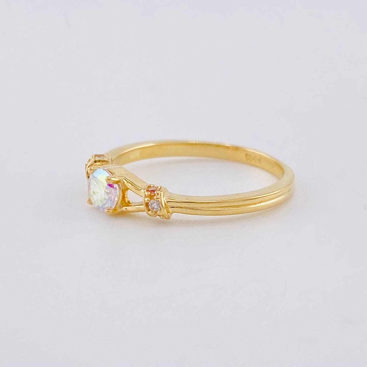 Anillo Solitario Listón Chispas 1.95 g / T5 Oro Amarillo 18K