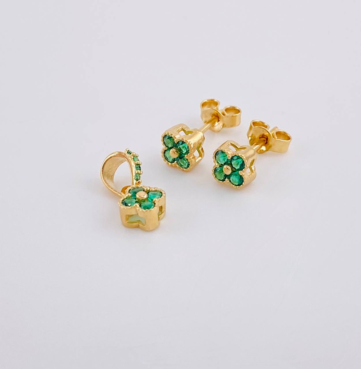 Topos Set Trebol 2.1g / 5.2mm Oro Amarillo 18K