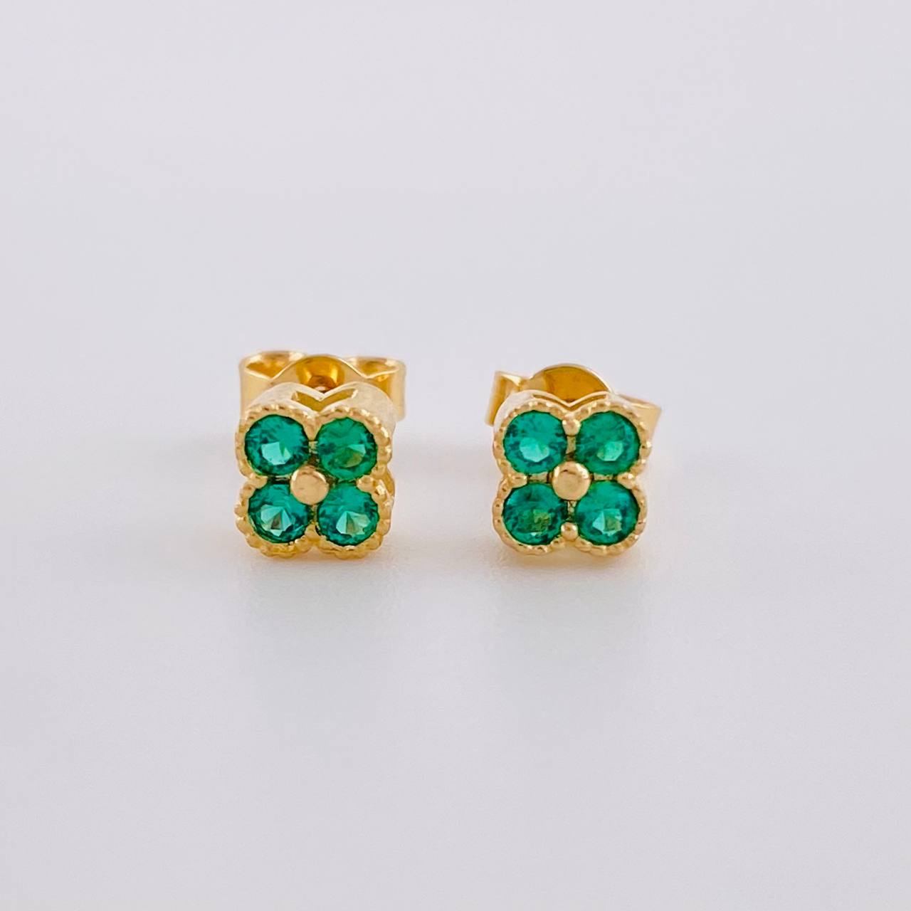Topos Set Trebol 2.1g / 5.2mm Oro Amarillo 18K