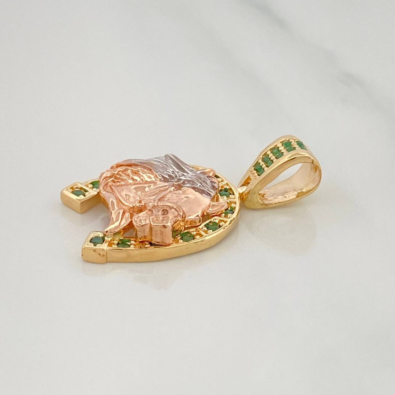 Dije Herradura Caballo 4.1 g / 2.7 cm Tres Oros 18K