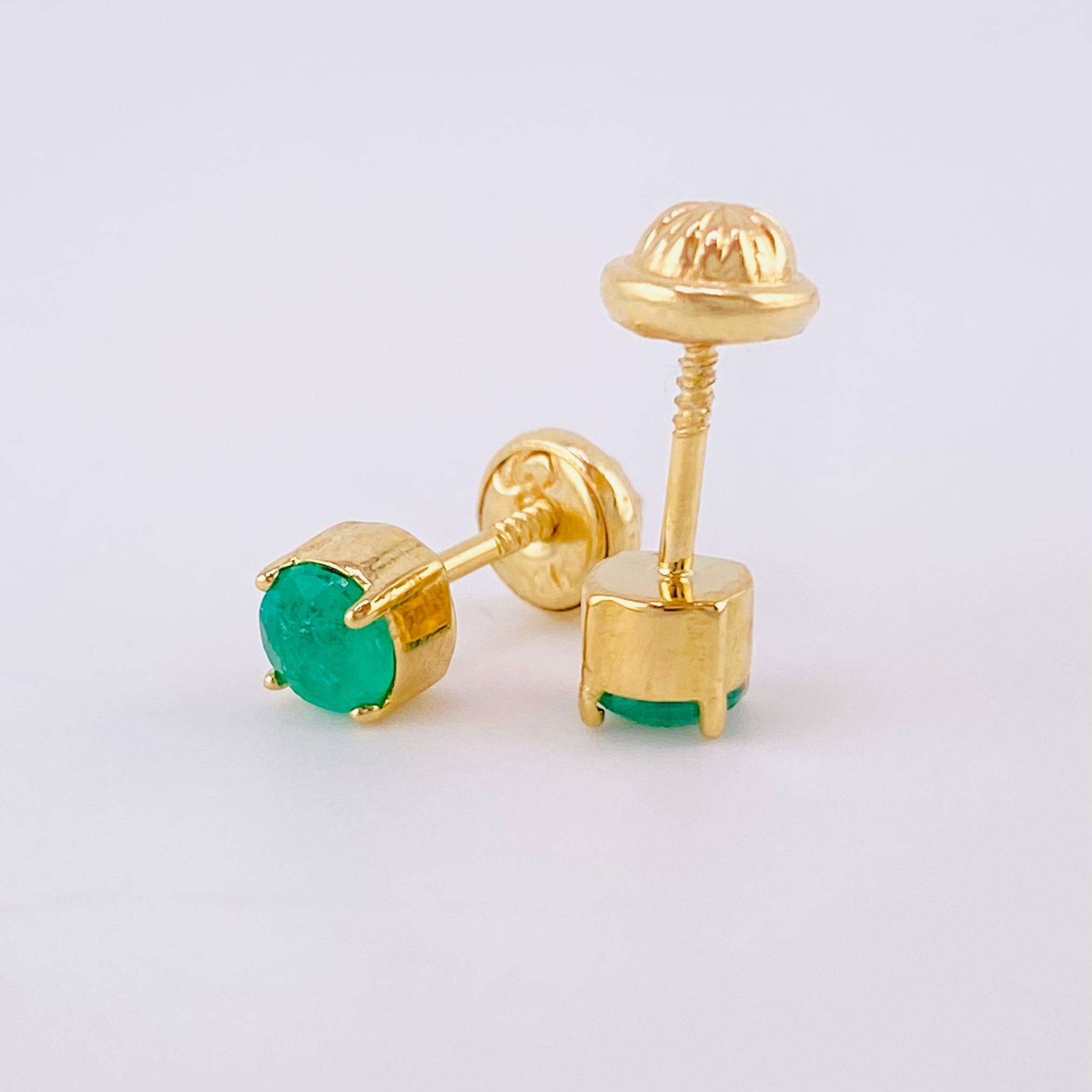 Topos Cuatro Garras Esmeraldas 57pts 1.3g / 4.6mm Oro Amarillo 18K