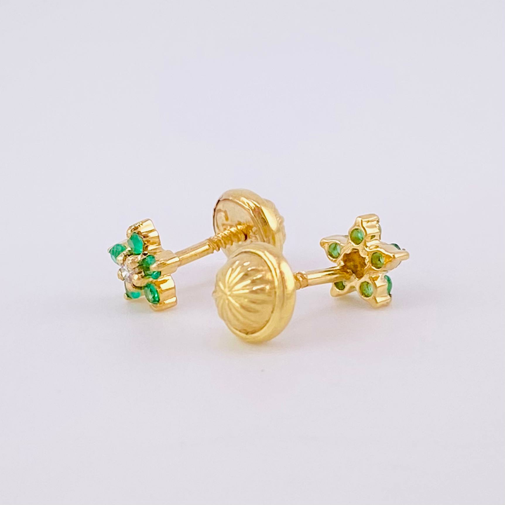 Topos Flor Cinco Petalos Esmeraldas 12pts Diamantes 3pts 1g / 5.2mm Oro Amarillo 18K