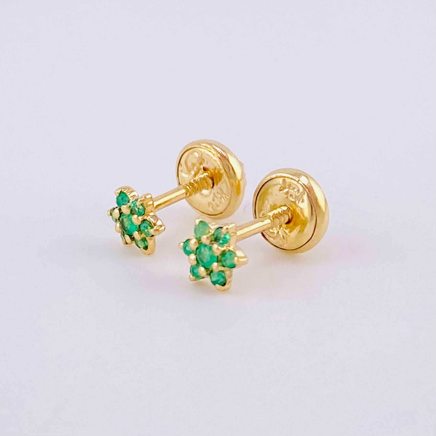 Topos Flor Esmeraldas 9pts 0.75g / 4.2mm Oro Amarillo 18K
