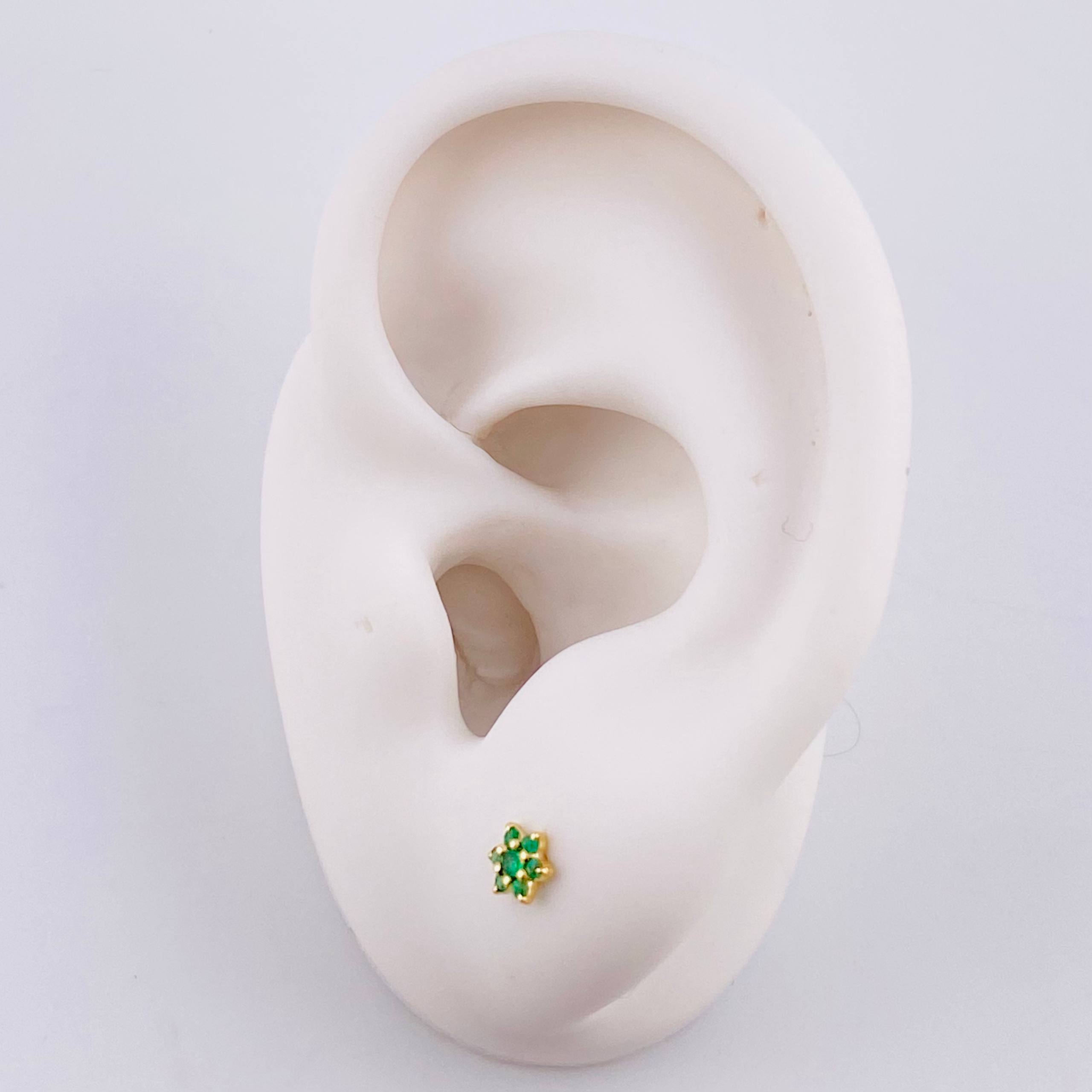 Topos Flor Esmeraldas 9pts 0.75g / 4.2mm Oro Amarillo 18K