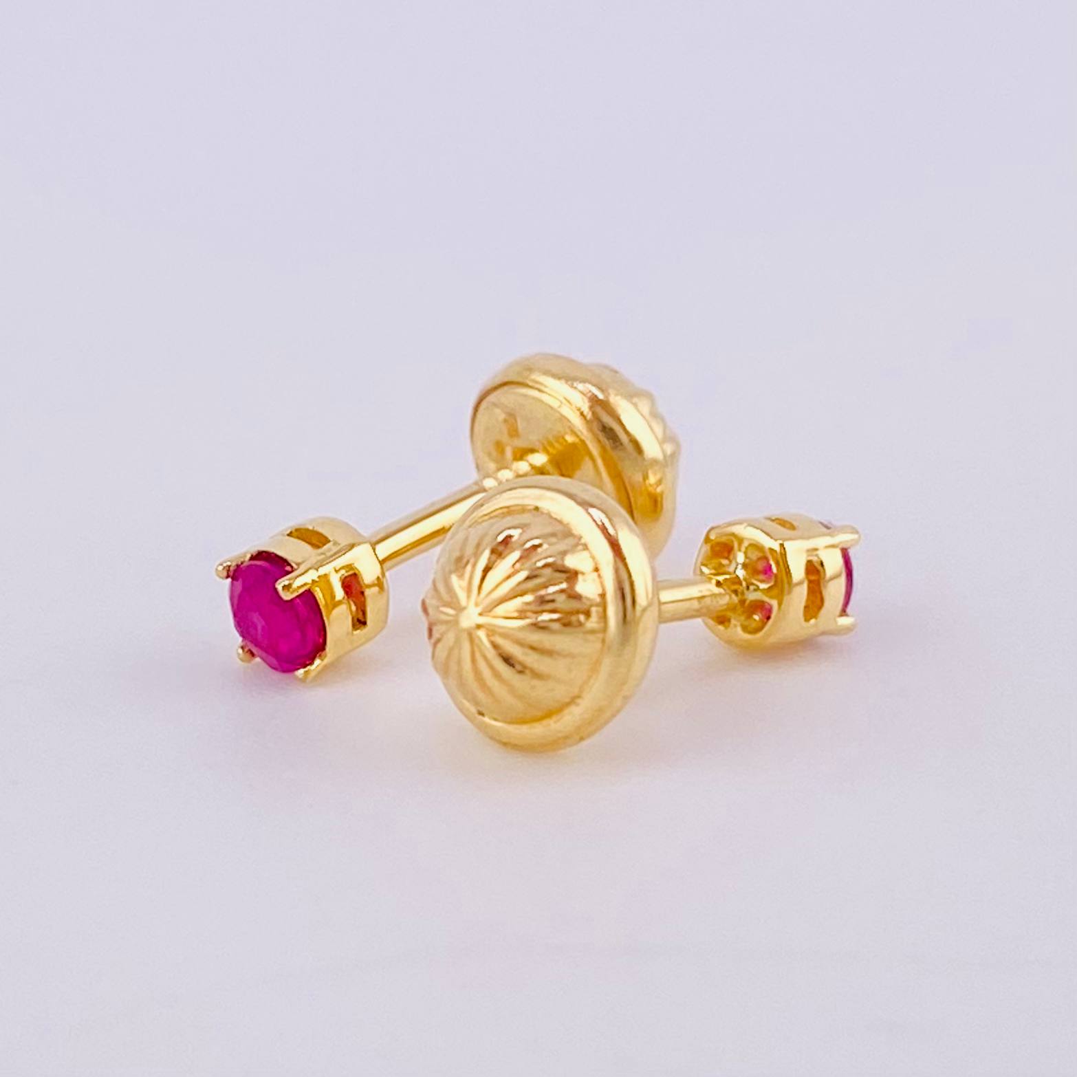 Topos Cuatro Garras Rubíes 18pts 0.75g / 3.1mm Oro Amarillo 18K