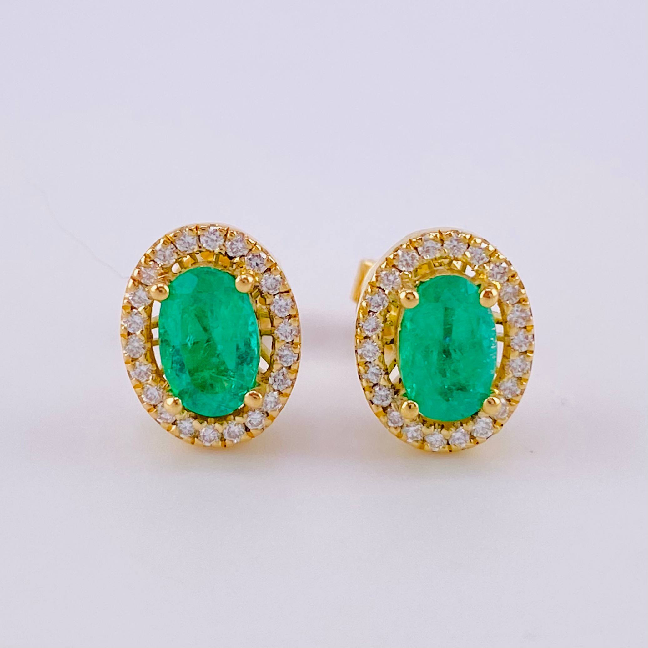 Topos Óvalo Halló Esmeraldas 1.12qts Diamantes 22pts 3.65g / 10.2mm Oro Amarillo 18K