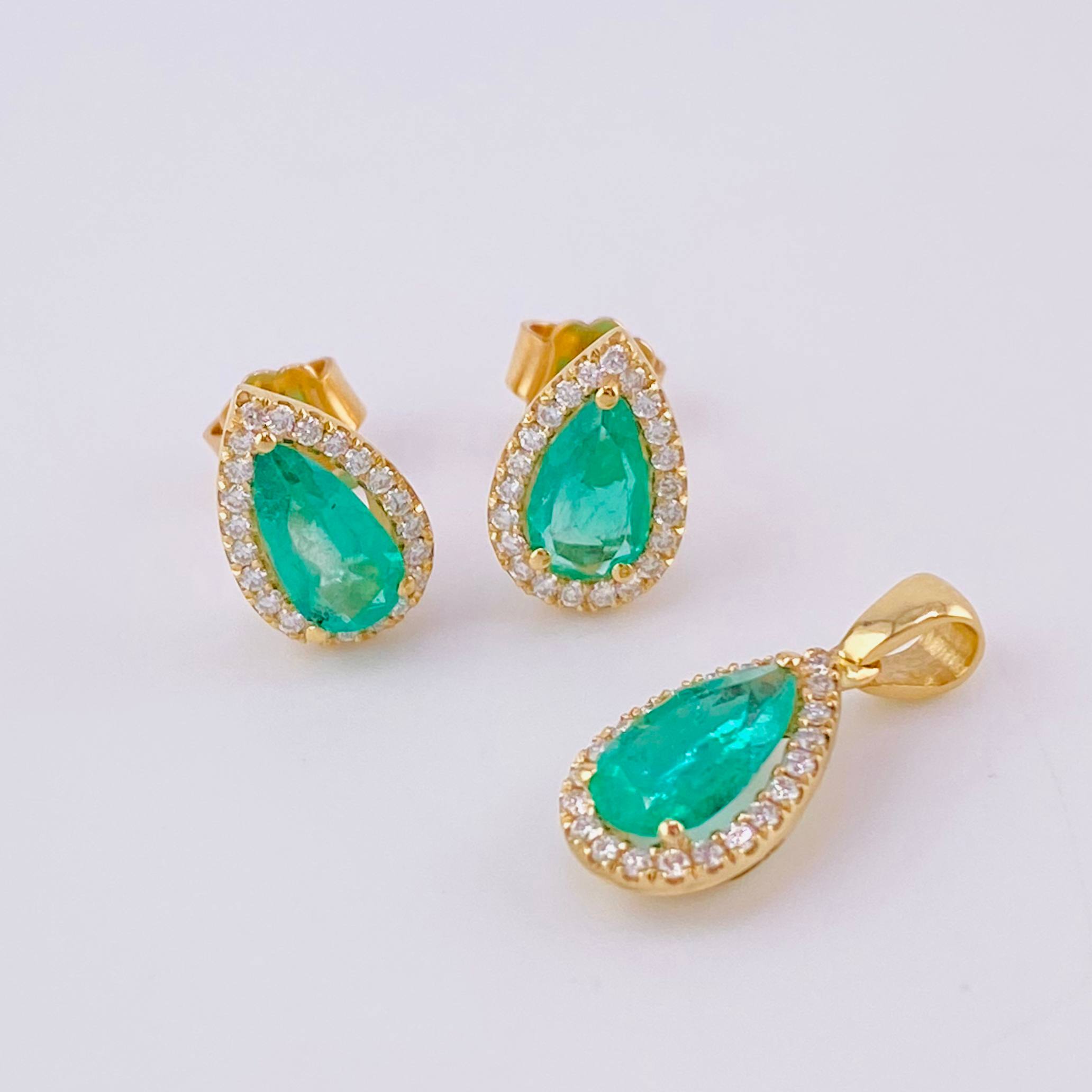 Topos Set Lágrimas Hallo con Dije Esmeraldas 2.23qts Diamantes 34pts 3.3g / 10.9mm Oro Amarillo 18K