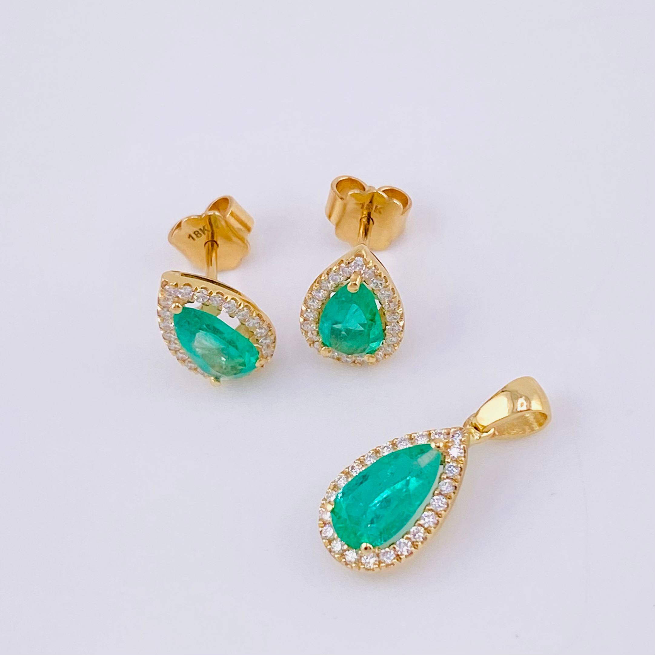 Topos Set Lágrimas Hallo con Dije Esmeraldas 2.23qts Diamantes 34pts 3.3g / 10.9mm Oro Amarillo 18K
