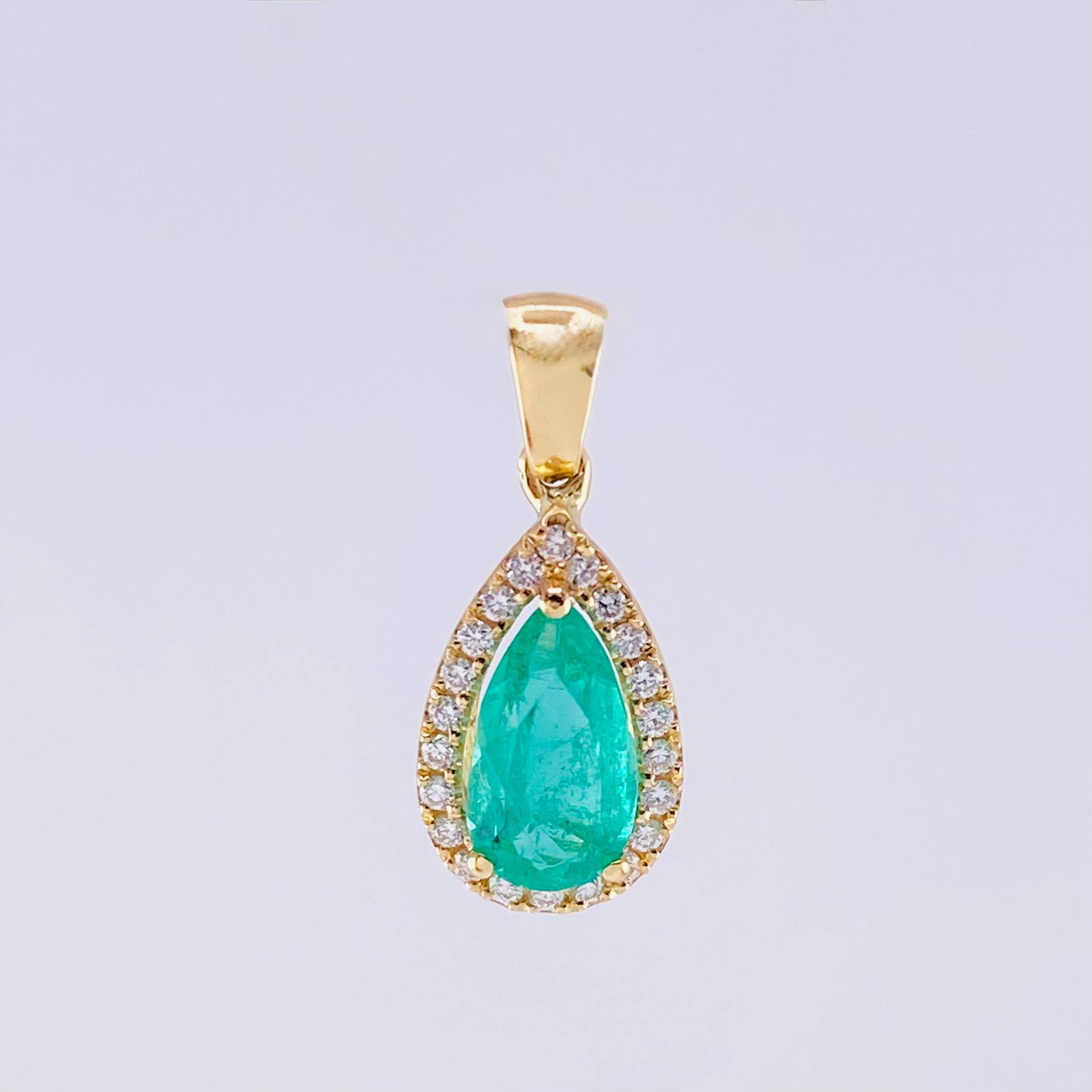 Topos Set Lágrimas Hallo con Dije Esmeraldas 2.23qts Diamantes 34pts 3.3g / 10.9mm Oro Amarillo 18K