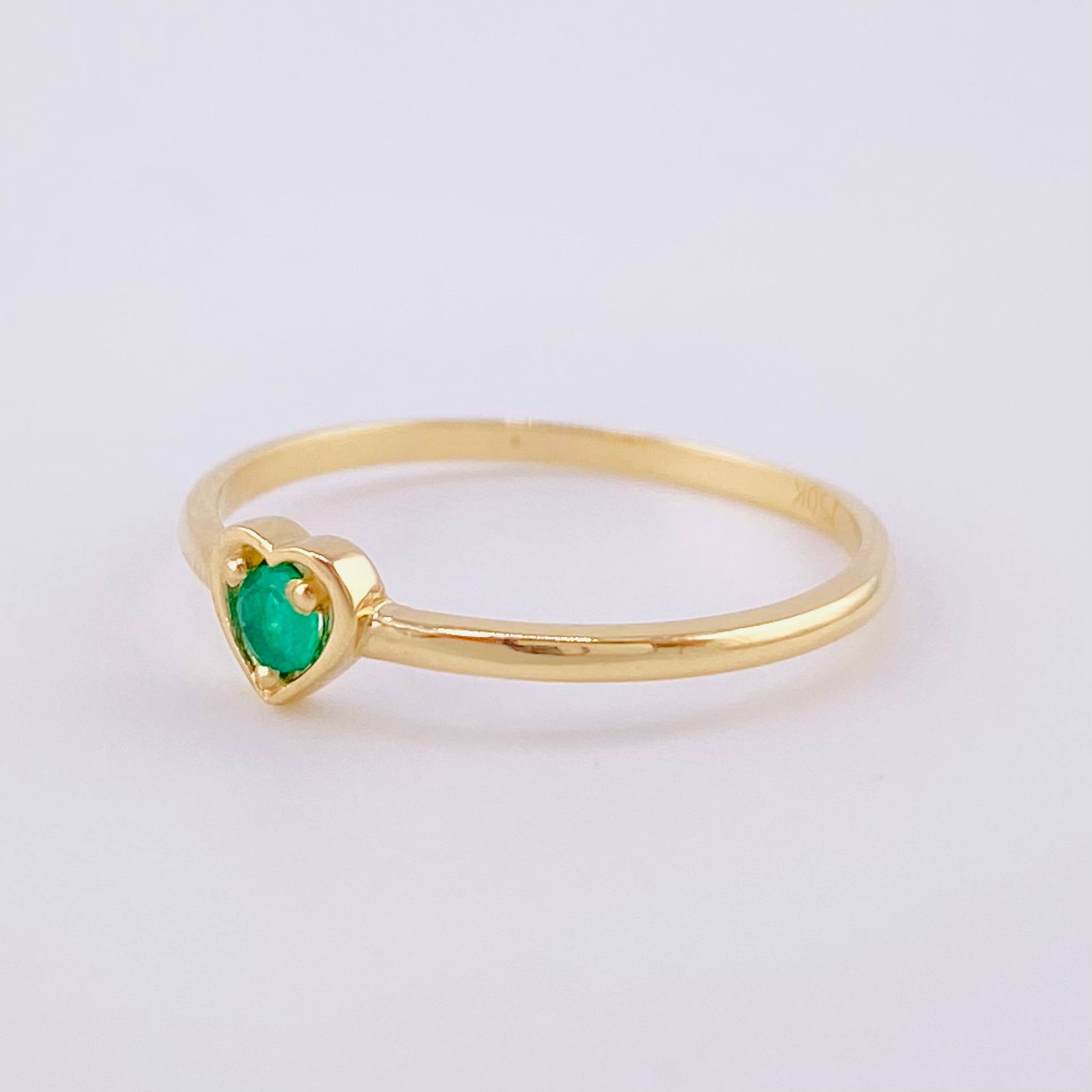 Anillo Corazón Esmeraldas 8Pts 1.25 g / T6 1/2 Oro Amarillo 18K
