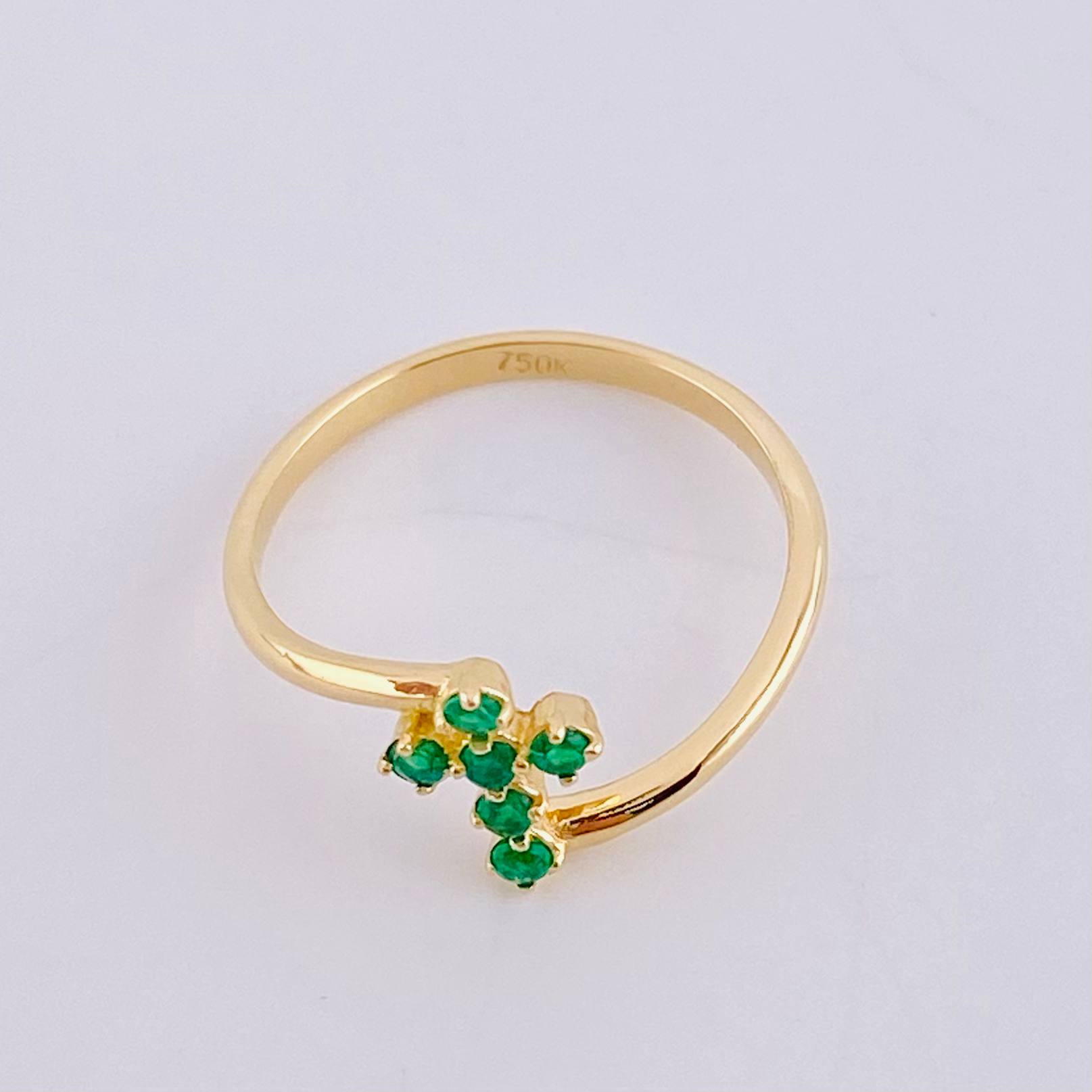 Anillo Cruz Esmeraldas 12Pts 1.55 g / T5 1/2 Oro Amarillo 18K
