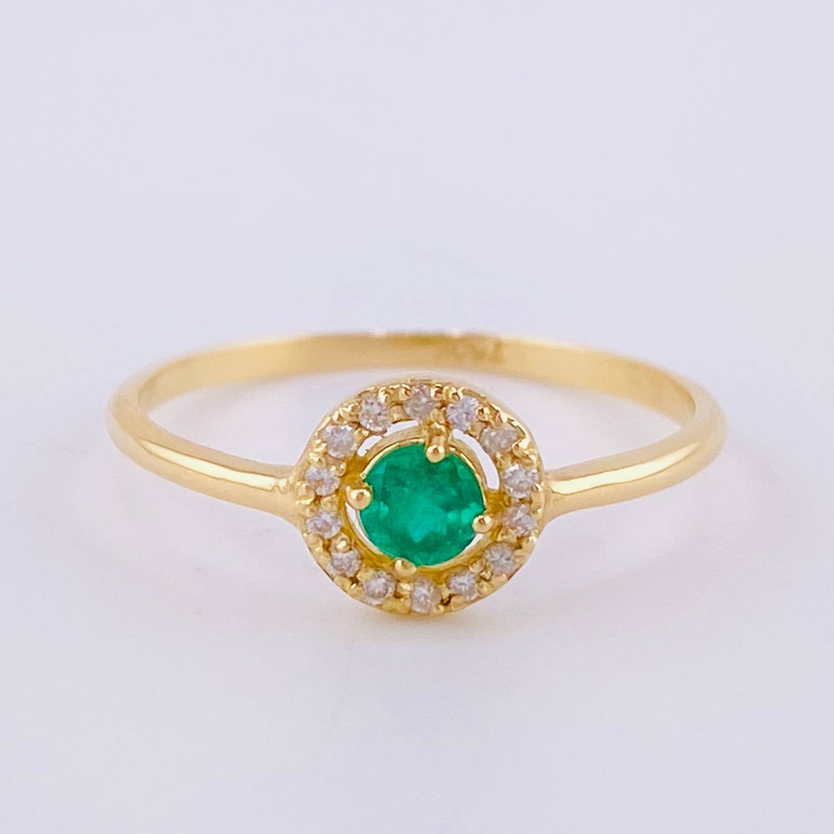 Anillo Destello Real Esmeraldas 18Pts, Diamantes 3Pts 1.45 g / T7 Oro Amarillo 18K