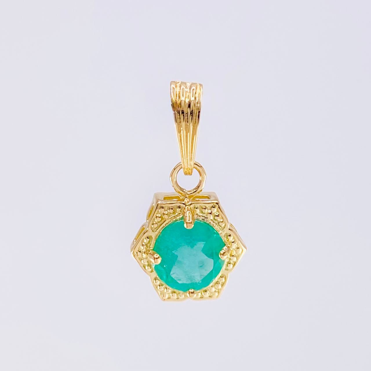 Dije Flor Hexagonal Esmeralda 59Pts 1.3 g / 2.9 cm Oro Amarillo 18K