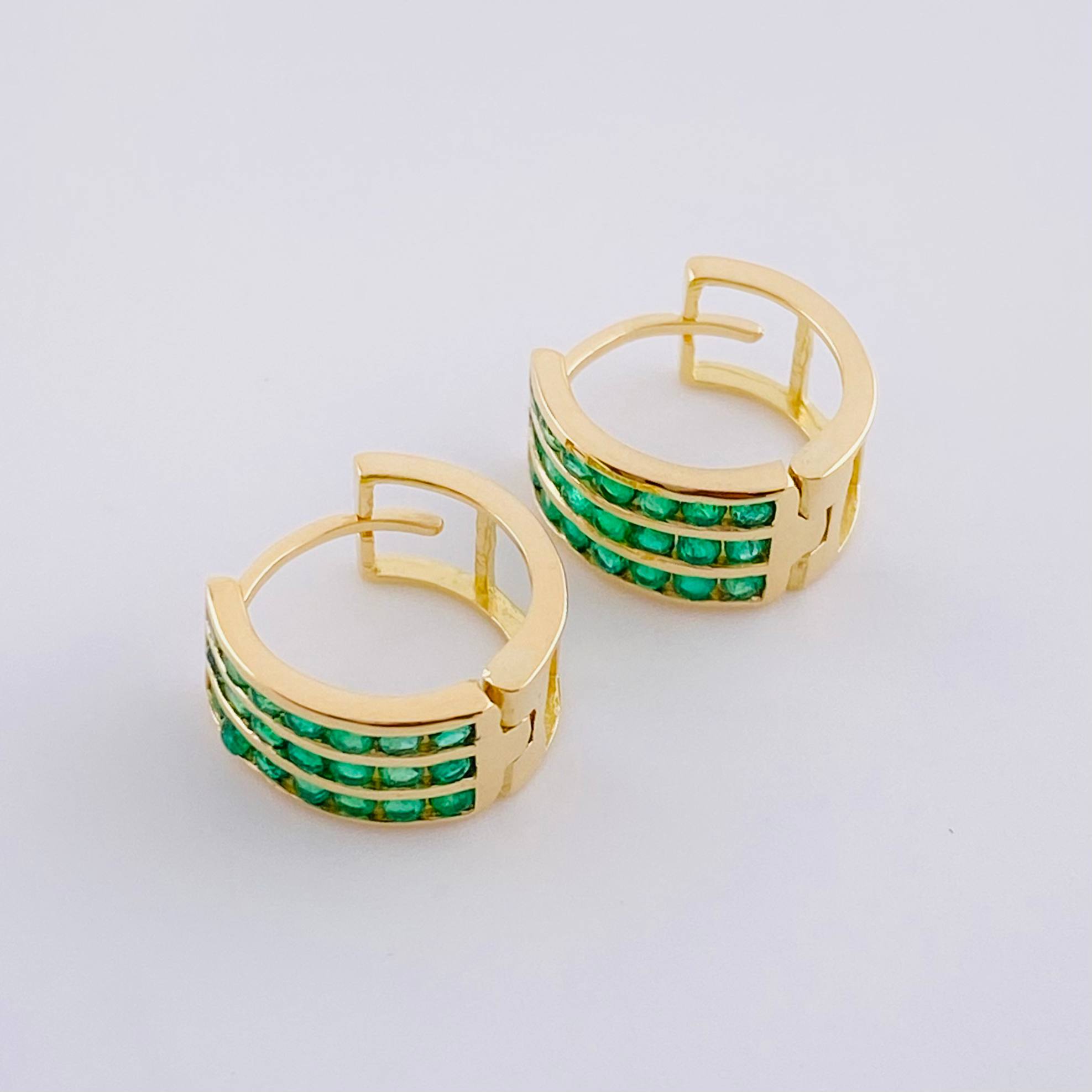Candongas Aurora Esmeraldas 67Pts 2.8 g / 2.2 cm Oro Amarillo 18K