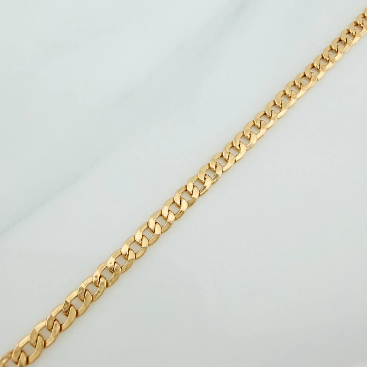 Pulso Cubano 2.75gr / 19cm / 3mm Oro Amarillo +1 18K $