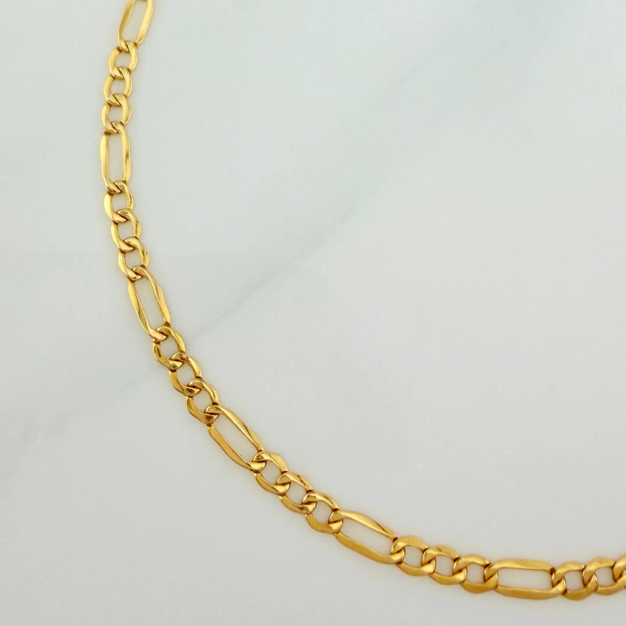 Pulso Figaro 1.15gr / 19cm / 2.3mm Oro Amarillo +1 18K $