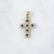 Dije Cruz Tupida 1.35gr / 2.6cm / Circones Blancos Azules Oro Amarillo 18K