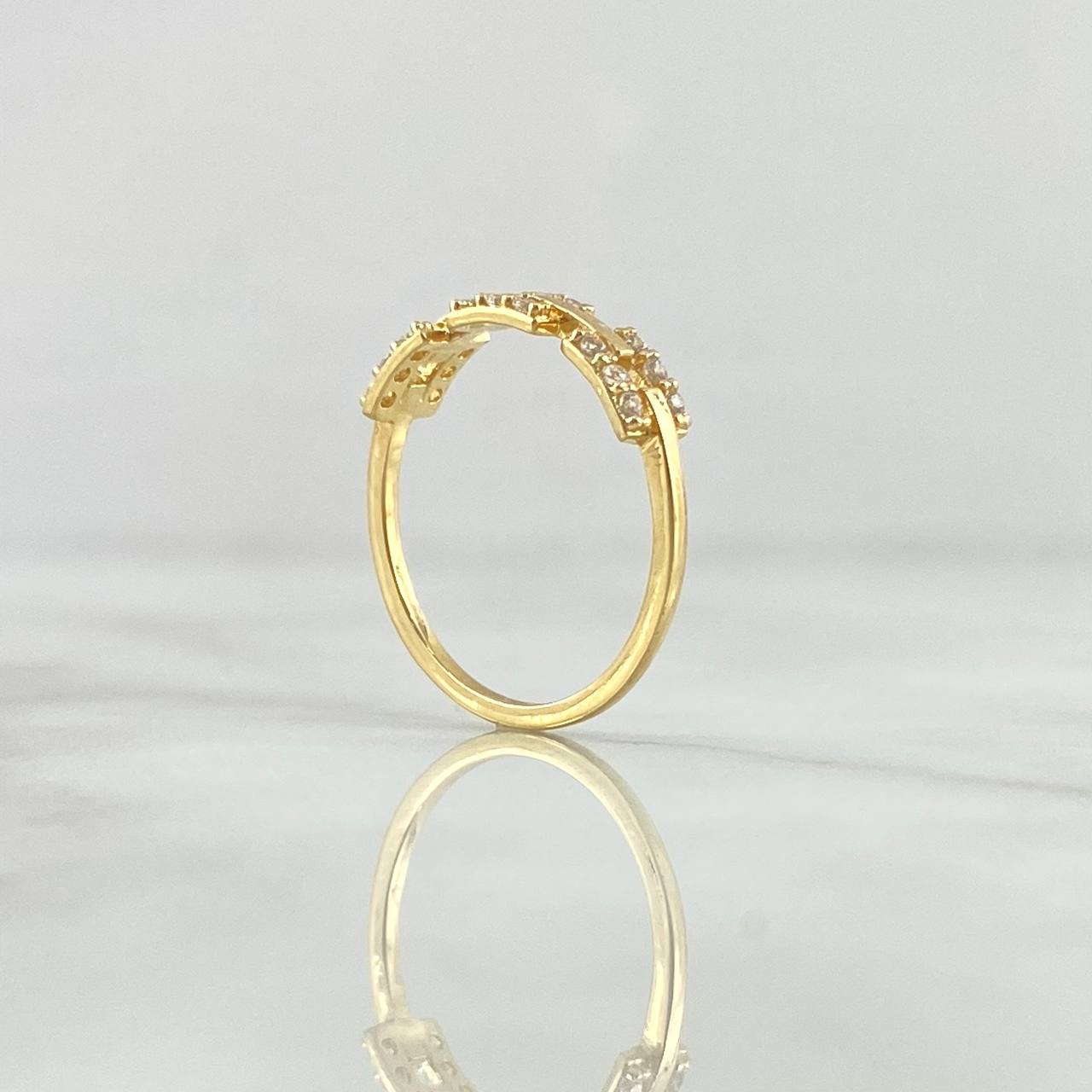Anillo Eslabon Cuadrado 1.75gr / T6 / Circones Blancos Oro Amarillo 18K