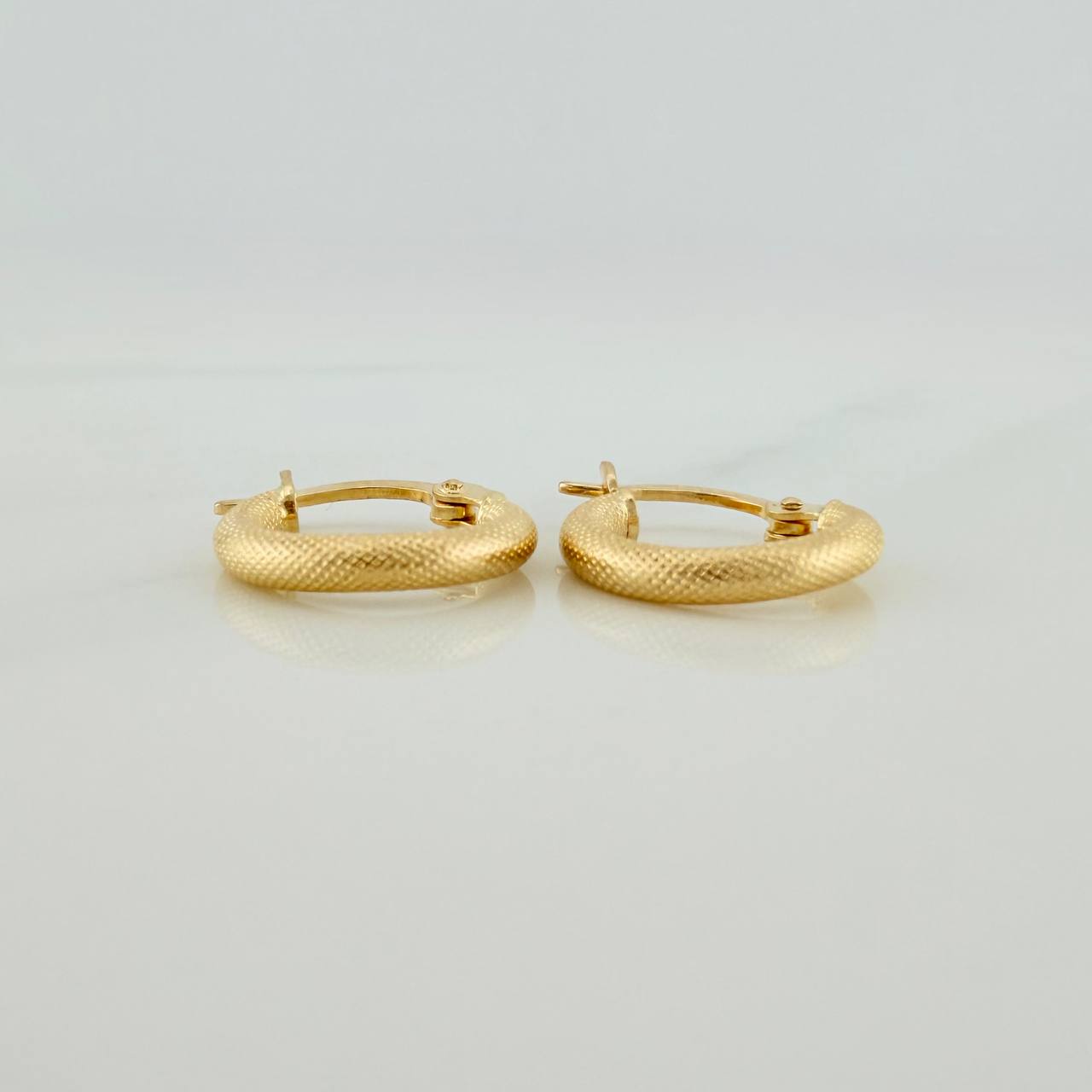 Candongas Tefi 0.95gr / 1.5cm / Oro Amarillo 18K %