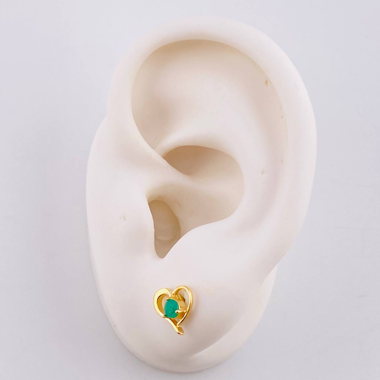 Topos Corazón Silueta Esmeraldas 24pts 1.3gr / 8mm Oro Amarillo 18K