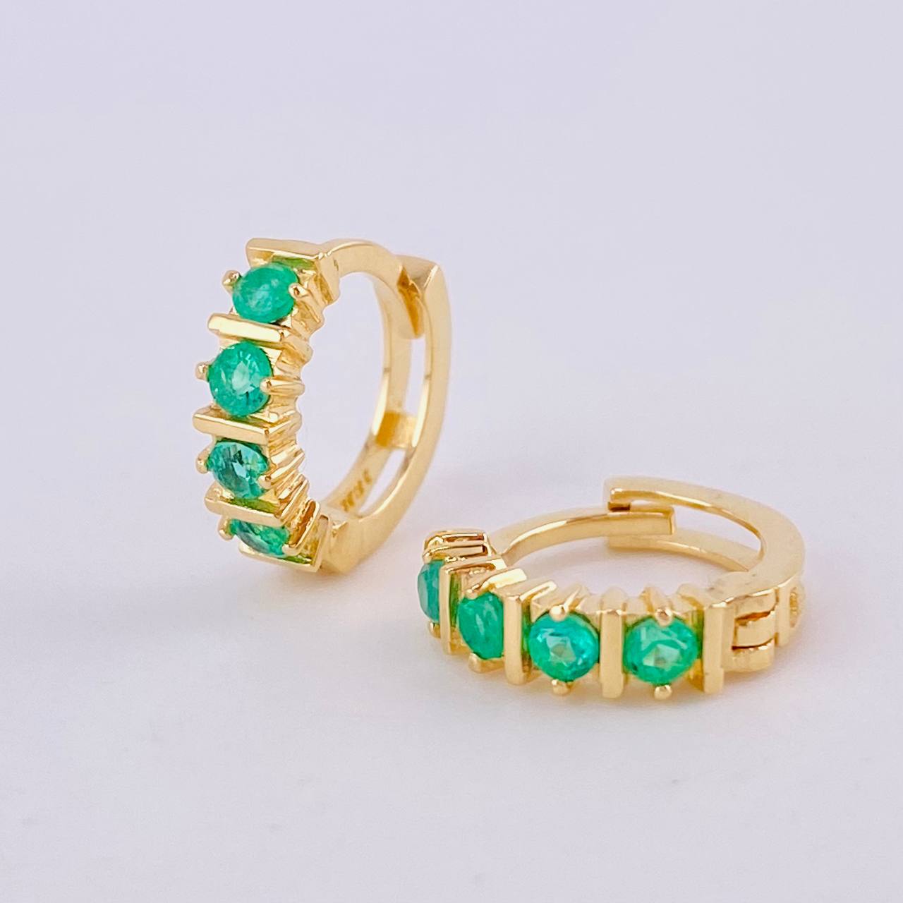 Candongas Carril Intercepto Esmaraldas 30pts 2.15gr / 1cm / Oro Amarillo 18K ©