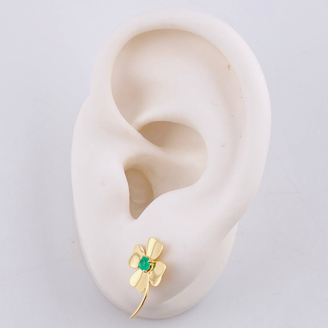 Topos Flor De La Suerte Esmeraldas 17pts 1.95gr / 1.6cm / Oro Amarillo 18K ©