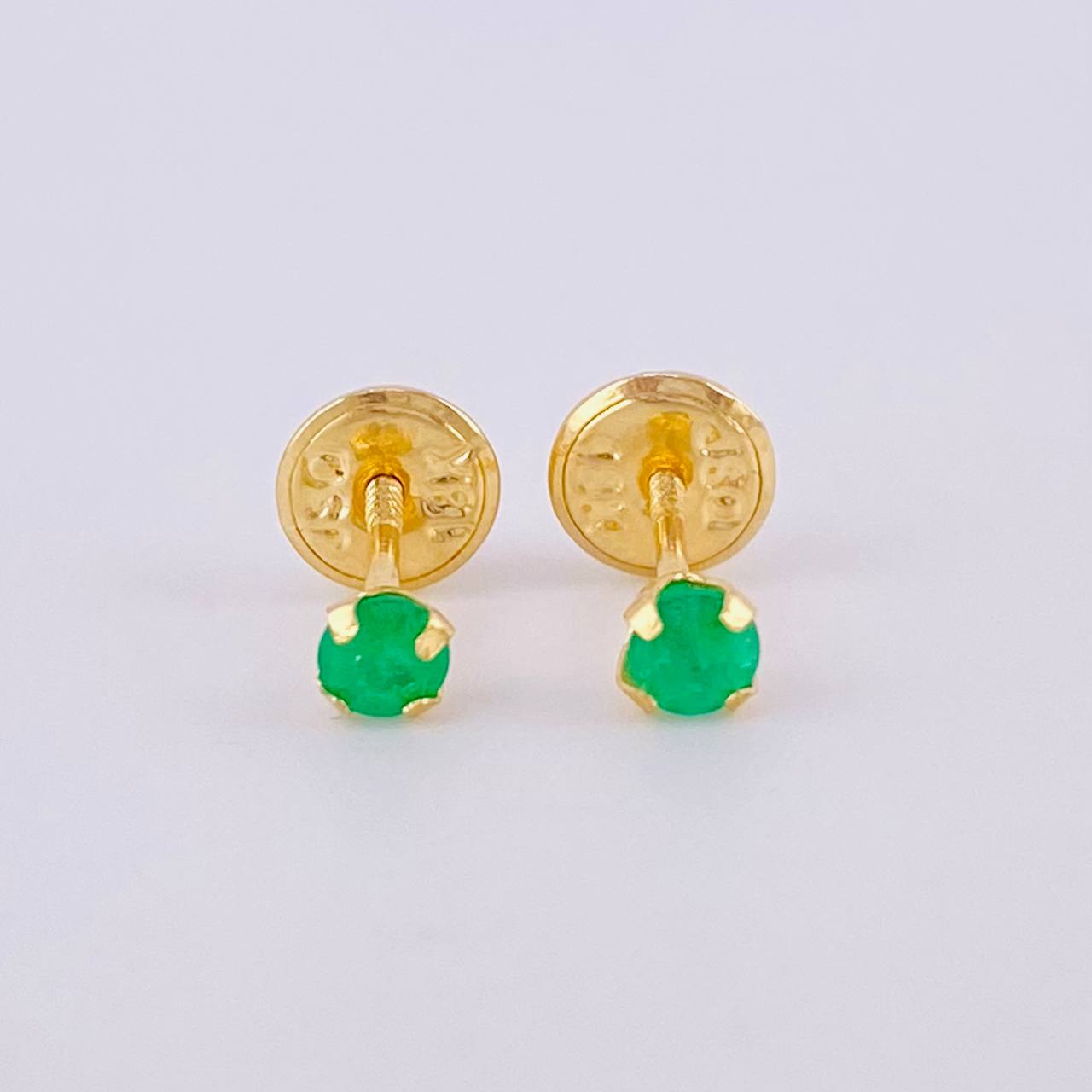 Topos Cuatro Garras Esmeralda 22Pts 0.4 g / 1,1 cm Oro Amarillo 18K
