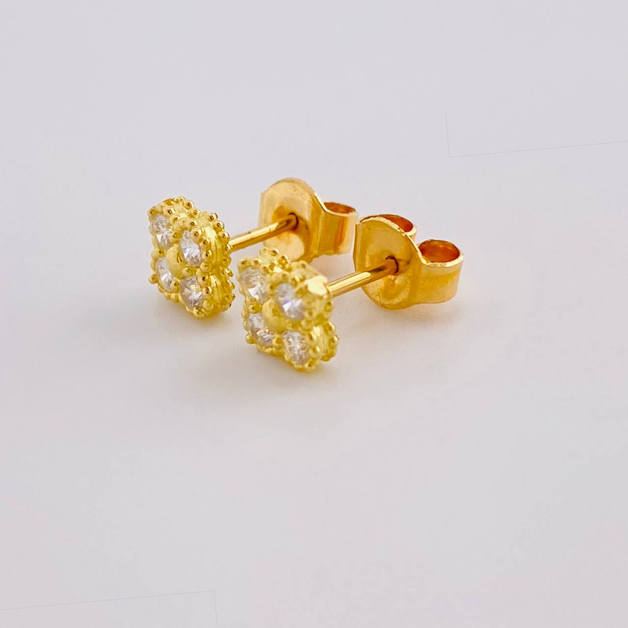 Topos Flor Trebol 1.4 g / 5.8 mm Oro Amarillo 18K