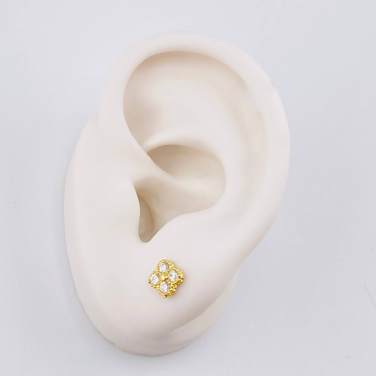 Topos Flor Trebol 1.4 g / 5.8 mm Oro Amarillo 18K