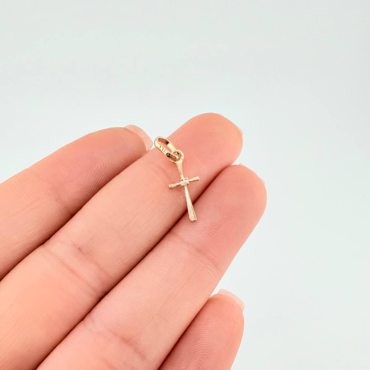 Dije Cruz Lisa 0.35 g / 2 cm Oro Amarillo 18K