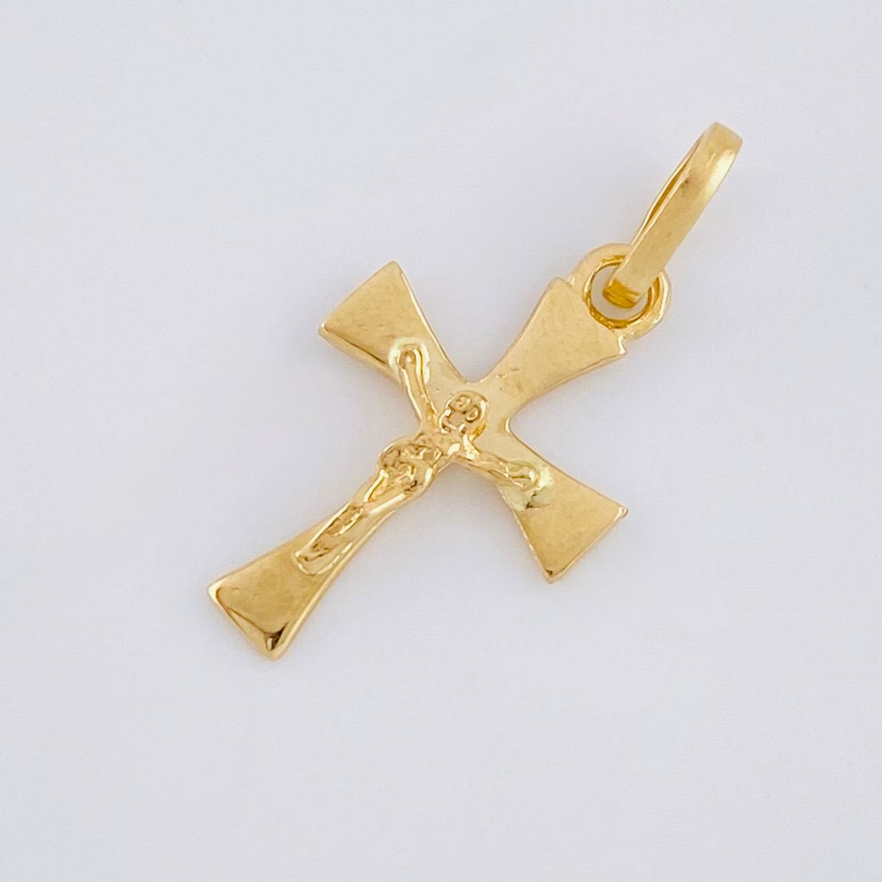 Dije Cruz Cristo 0.85 g / 2.2 cm Oro Amarillo 18K