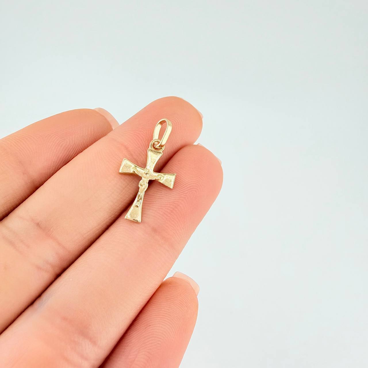 Dije Cruz Cristo 0.85 g / 2.2 cm Oro Amarillo 18K