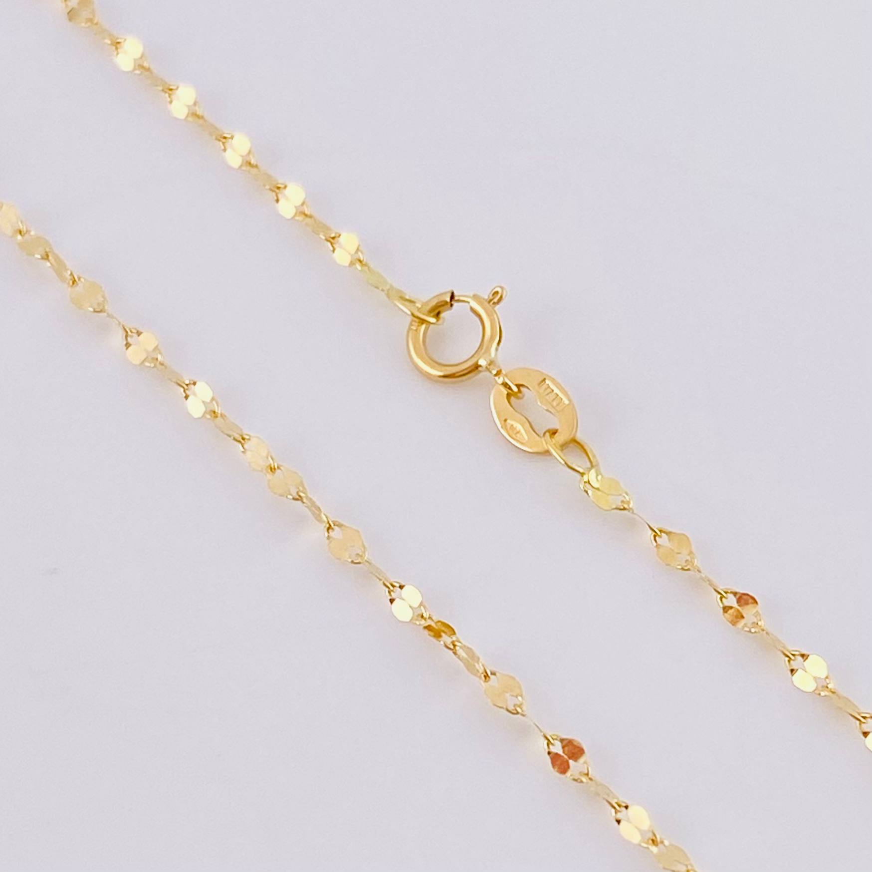 Set Cadena Flor Espejo + Dije Virgen Milagrosa / 1.3 g / 45.1 cm Oro Amarillo 18K