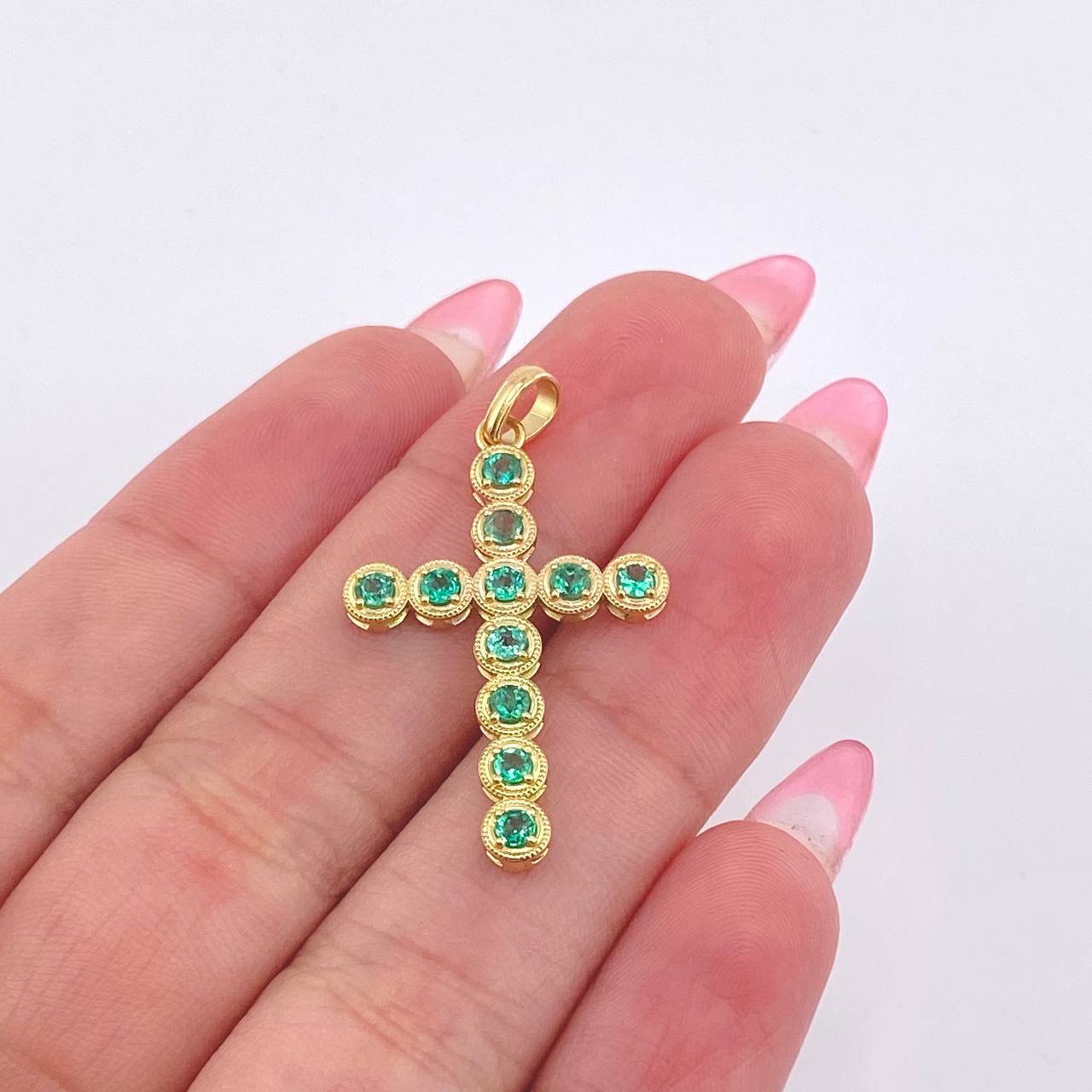 Dije Cruz Circulos Esmeraldas 1.7 Qts 1.75gr / 3.5cm / Oro Amarillo 18K ©