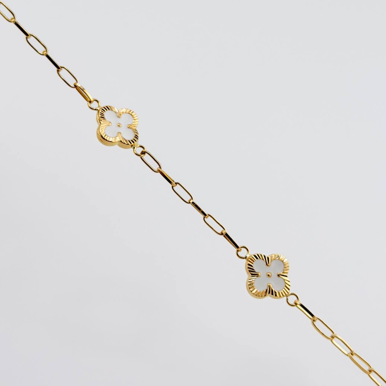 Pulso Cajon Trebol Blanco 3.95gr / 18cm / 10mm Oro Amarillo 18K